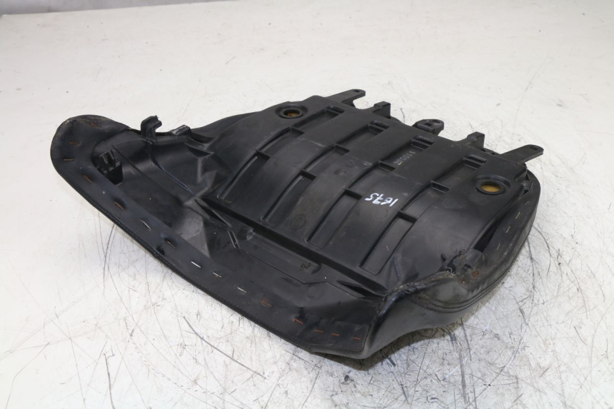 photo de SELLA POSTERIORE YAMAHA YP MAJESTY ABS 400 (2007 - 2009) - Stato della superficie e materiale