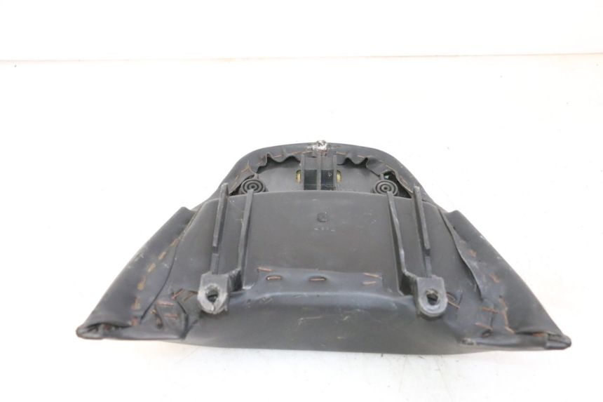 photo de SELLA POSTERIORE YAMAHA YP MAJESTY 125 (2002 - 2006) - Primo piano tecnico