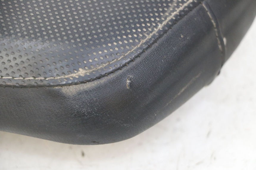 photo de SELLA POSTERIORE YAMAHA YP MAJESTY 125 (2002 - 2006) - Marcature e riferimenti originali