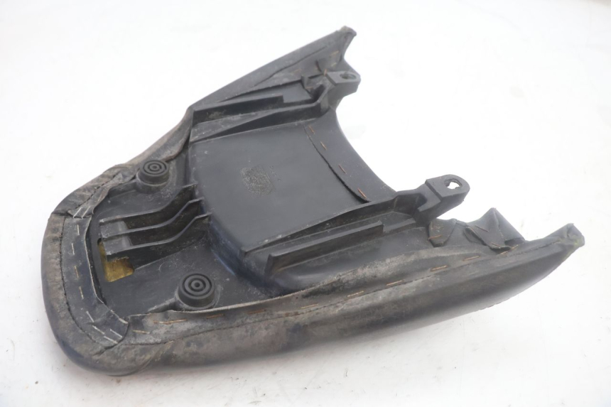 photo de SELLA POSTERIORE YAMAHA YP MAJESTY 125 (2002 - 2006) - Dettagli dei punti di fissaggio