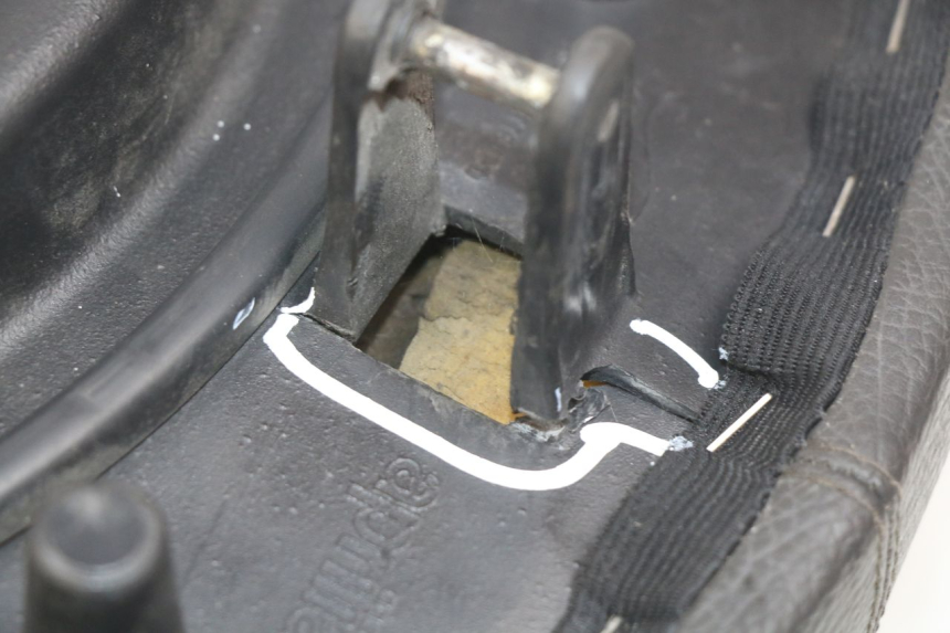 photo de SELLA APRILIA ATLANTIC 125 (2003 - 2009) - Marcature e riferimenti originali