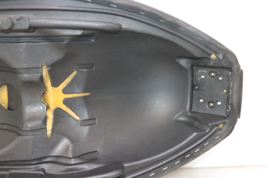 photo de SELLA APRILIA ATLANTIC S 125 (2010 - 2013) - Zoom sui componenti