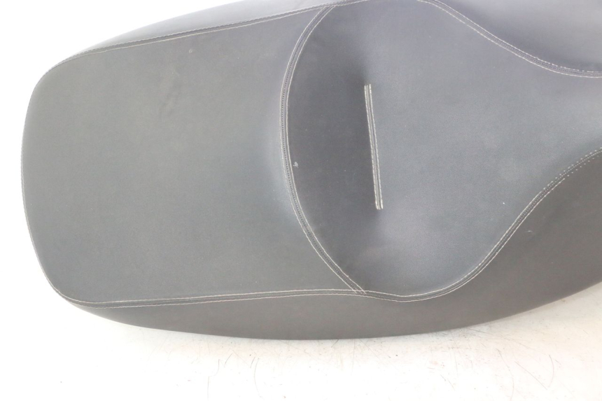 photo de SELLA APRILIA ATLANTIC S 125 (2010 - 2013) - Zoom sullo stato d'uso