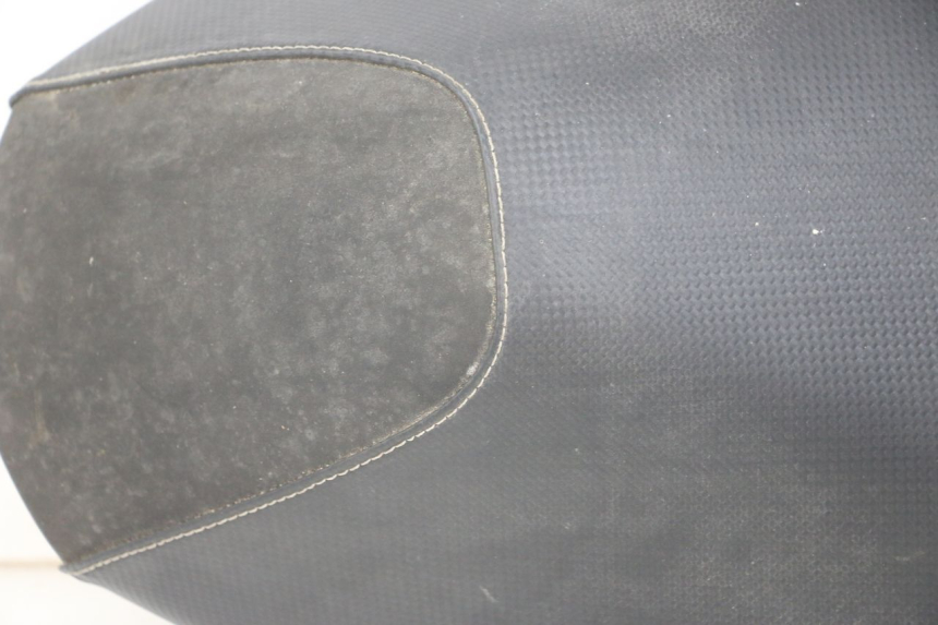 photo de SELLE ANTERIORE YAMAHA AEROX 2T 50 (2013 - 2017) - Zoom sui componenti