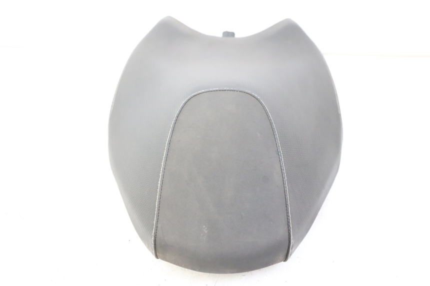 photo de SELLA ANTERIORE YAMAHA AEROX NAKED 2T 50 (2013 - 2017) - Caratteristiche distintive