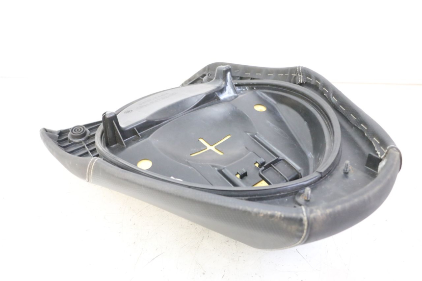 photo de SELLA ANTERIORE YAMAHA AEROX NAKED 2T 50 (2013 - 2017) - Altra angolazione