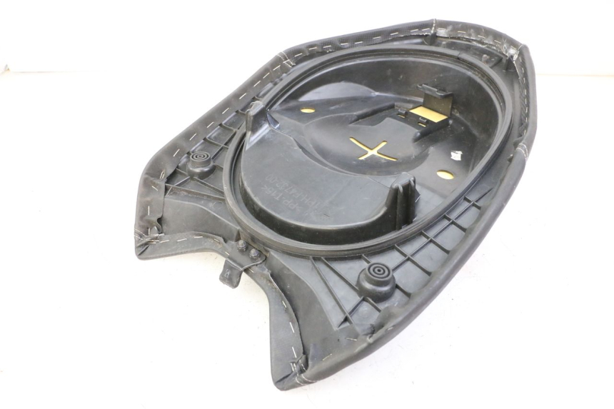 photo de SELLA ANTERIORE YAMAHA AEROX NAKED 2T 50 (2013 - 2017) - Primo piano tecnico