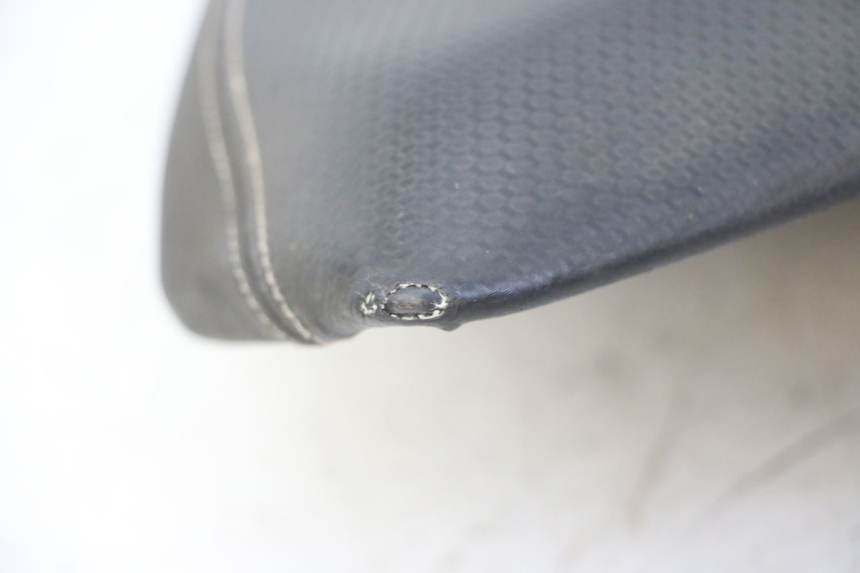 photo de SELLA ANTERIORE YAMAHA AEROX NAKED 2T 50 (2013 - 2017) - Stato della superficie e materiale