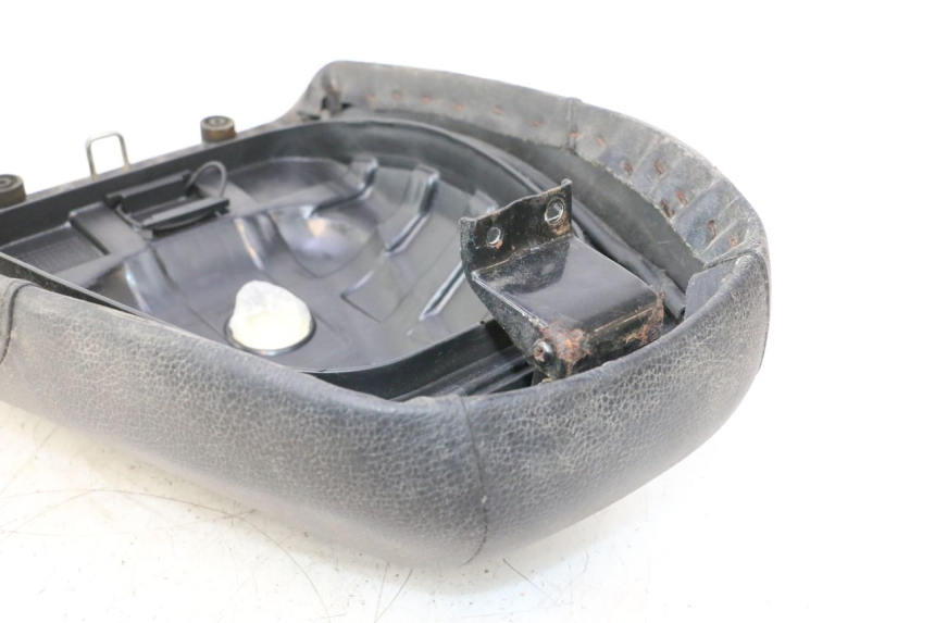 photo de SELLE ANTERIORE KYMCO AGILITY 4T 50 (2005 - 2018) - Dettaglio del componente