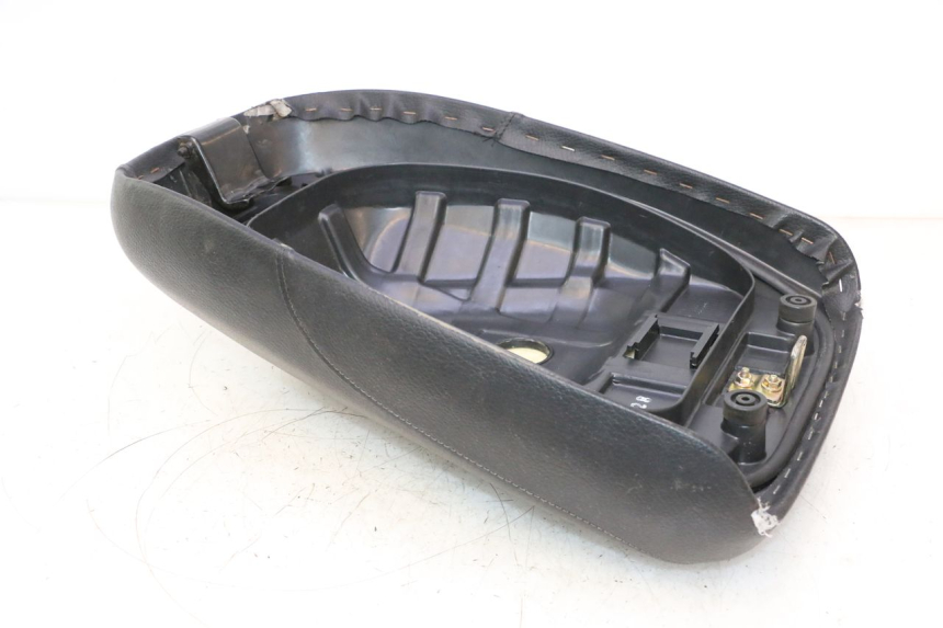 photo de SELLA ANTERIORE KYMCO AGILITY PREMIUM 50 (2007 - 2010) - Caratteristiche distintive