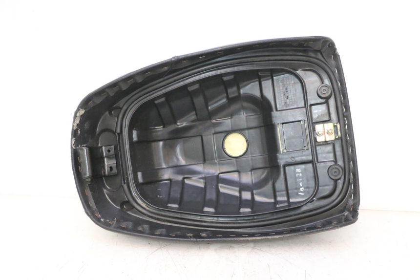 photo de SELLA ANTERIORE KYMCO AGILITY PREMIUM 50 (2007 - 2010) - Stato della superficie e materiale