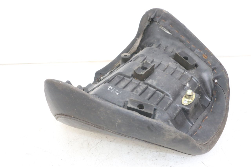 photo de SELLA ANTERIORE HYOSUNG GV AQUILA 125 (2000 - 2009) - Zoom sullo stato d'uso