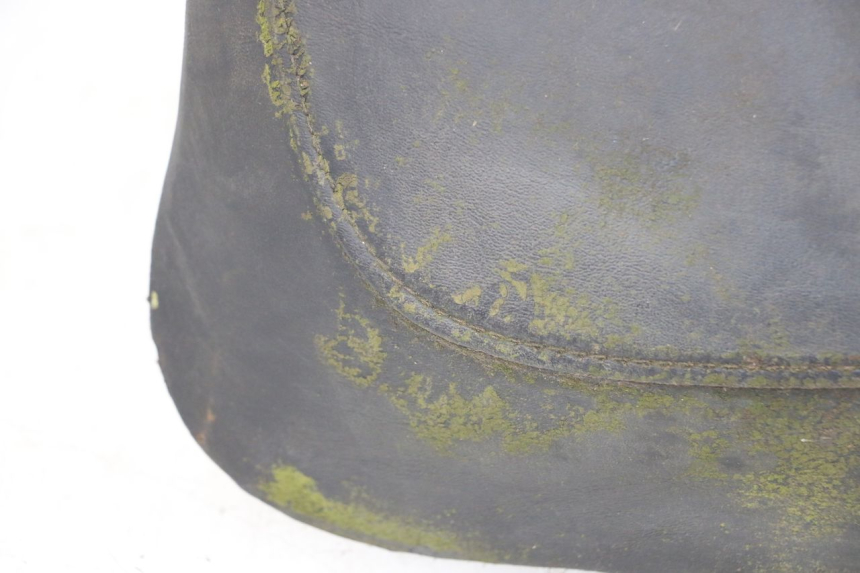 photo de SELLA ANTERIORE HYOSUNG GV AQUILA 125 (2000 - 2009) - Dettagli dei punti di fissaggio