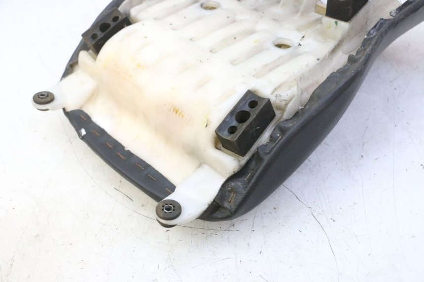 photo de SELLA ANTERIORE HONDA CBF 125 (2009 - 2015) - Altra angolazione