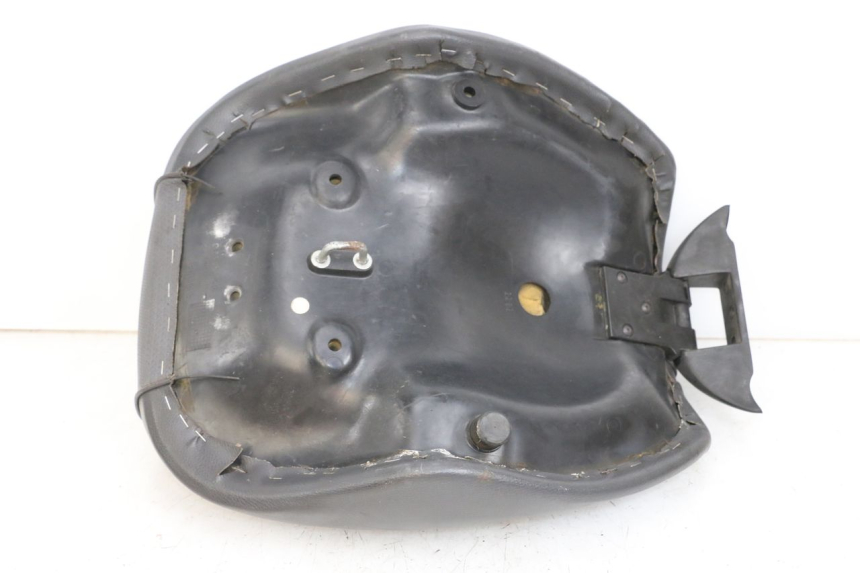 photo de SELLA ANTERIORE APRILIA CLASSIC 125 (1995 - 2001) - Dettagli dei punti di fissaggio