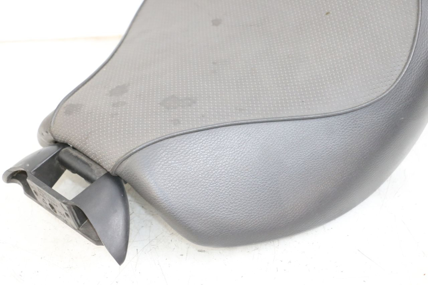 photo de SELLA ANTERIORE APRILIA CLASSIC 125 (1995 - 2001) - Marcature e riferimenti originali