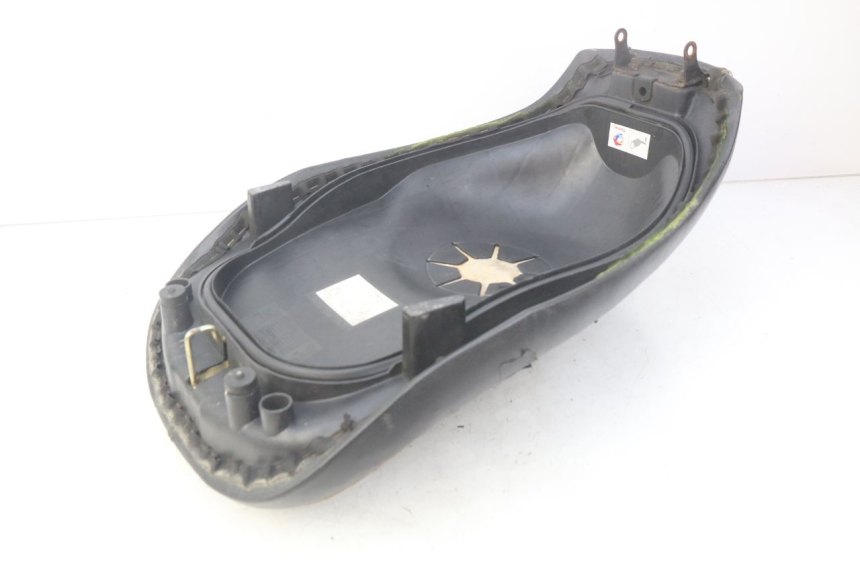 photo de SELLA ANTERIORE PEUGEOT DJANGO 2T 50 (2014 - 2019) - Dettagli dei punti di fissaggio