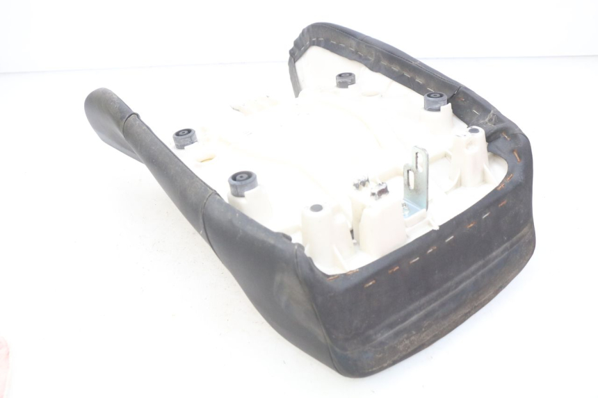 photo de SELLE ANTERIORE YAMAHA FJR ABS 1300 (2016 - 2020) - Zoom sullo stato d'uso