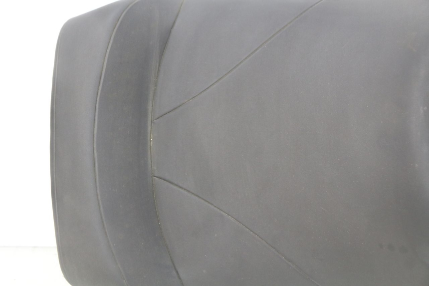 photo de SELLE ANTERIORE YAMAHA FJR ABS 1300 (2016 - 2020) - Stato della superficie e materiale