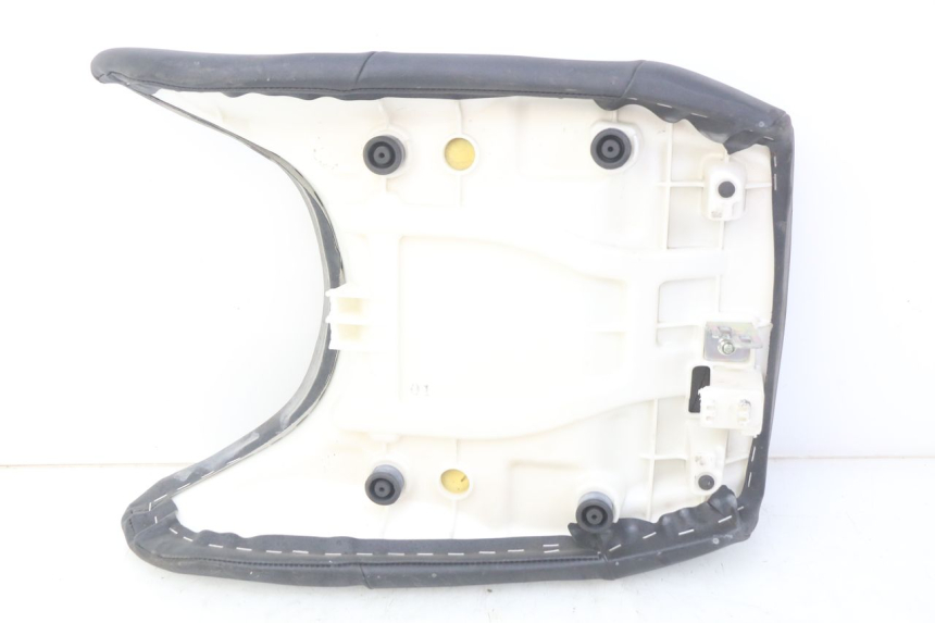 photo de SELLE ANTERIORE YAMAHA FJR ABS 1300 (2006 - 2012) - Stato della superficie e materiale