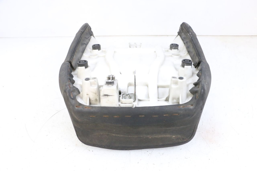 photo de SELLE ANTERIORE YAMAHA FJR ABS 1300 (2006 - 2012) - Dettagli dei punti di fissaggio