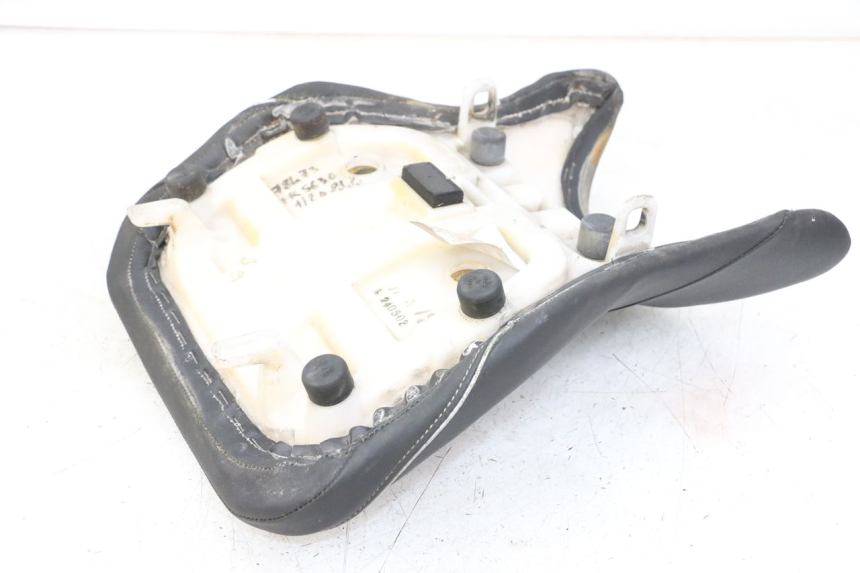 photo de SELLA ANTERIORE SUZUKI GSR 750 (2011 - 2017) - Dettaglio del componente