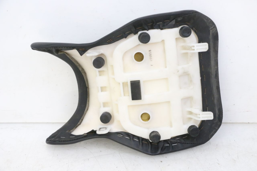 photo de SELLA ANTERIORE SUZUKI GSR 750 (2011 - 2017) - Altra angolazione