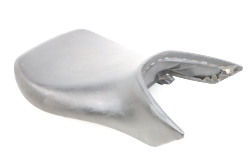 photo de SELLA ANTERIORE HYOSUNG GTR 125 (2006 - 2008) - Dettagli dei punti di fissaggio