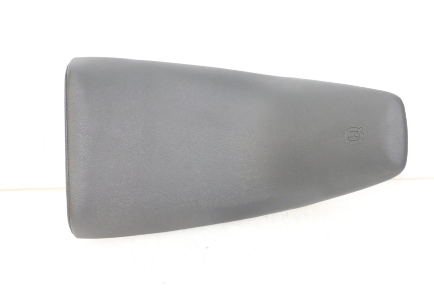 photo de SELLA ANTERIORE HUSQVARNA SVARTPILEN 401 (2018 - 2023) - Vista d'insieme del prodotto