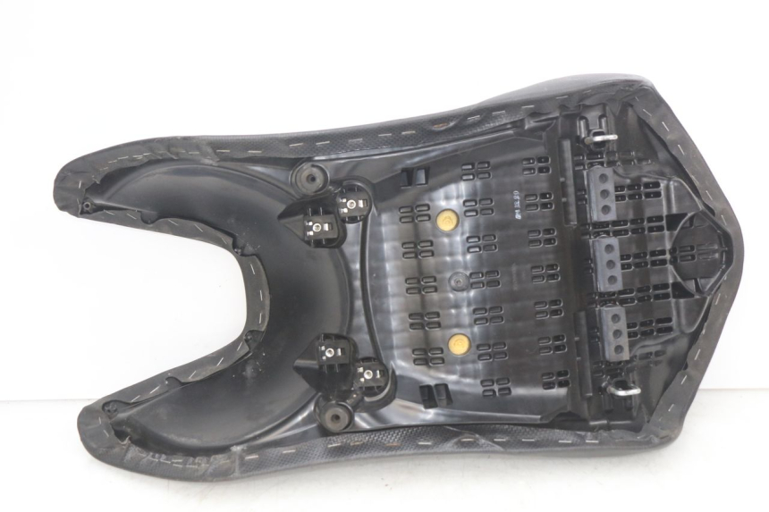 photo de SELLE ANTERIORE HONDA INTEGRA NC D 750 (2016 - 2018) - Dettagli dei punti di fissaggio