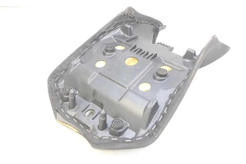 photo de SELLE ANTERIORE YAMAHA MT ABS 125 (2014 - 2018) - Stato della superficie e materiale