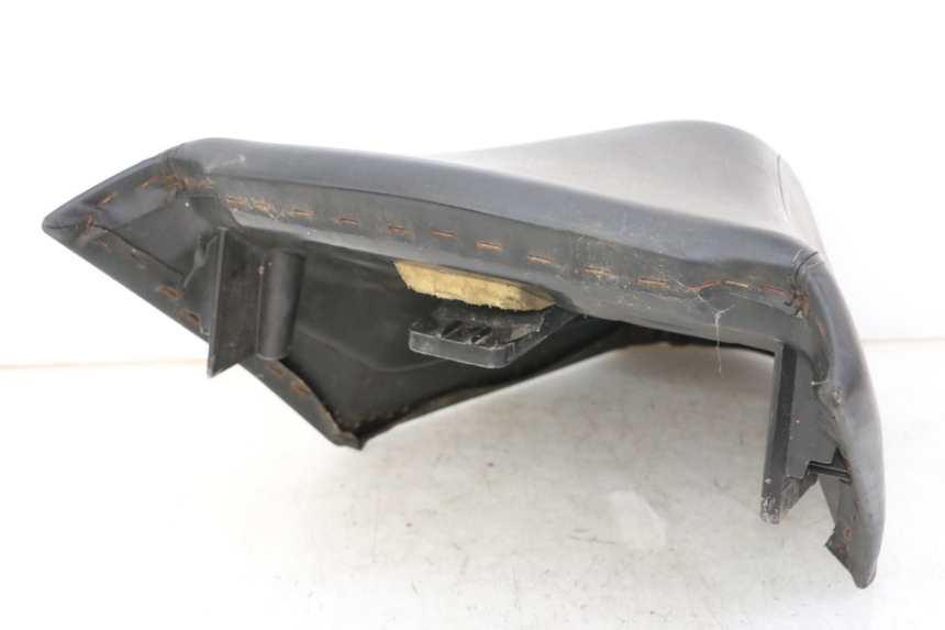 photo de SELLA ANTERIORE PEUGEOT SATELIS COMPRESSOR K15 125 (2006 - 2009) - Primo piano tecnico