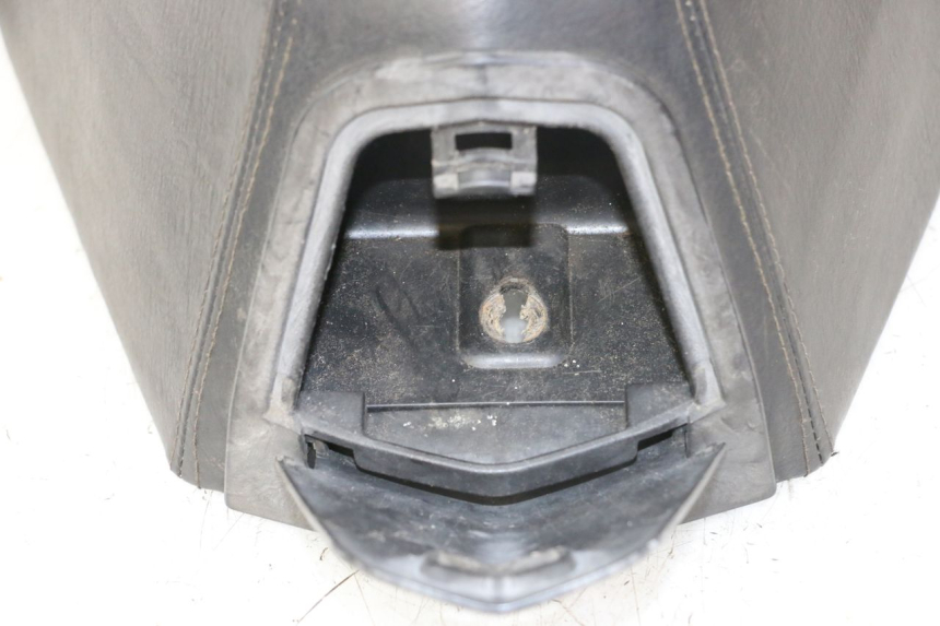 photo de SELLA ANTERIORE PEUGEOT SATELIS COMPRESSOR K15 125 (2006 - 2009) - Dettagli dei punti di fissaggio