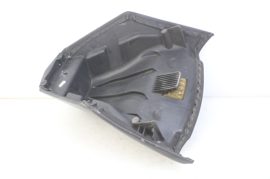 photo de SELLE ANTERIORE PEUGEOT SATELIS 125 (2006 - 2009) - Dettaglio del componente