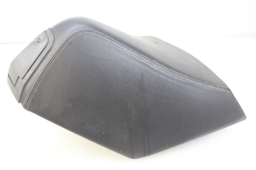 photo de SELLE ANTERIORE PEUGEOT SATELIS 125 (2006 - 2009) - Dettagli dei punti di fissaggio