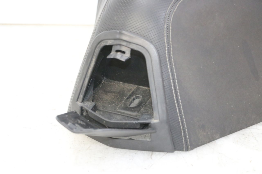 photo de SELLA ANTERIORE PEUGEOT SATELIS 125 (2013 - 2018) - Altra angolazione