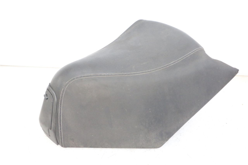 photo de SELLA ANTERIORE PEUGEOT SATELIS 125 (2013 - 2018) - Marcature e riferimenti originali