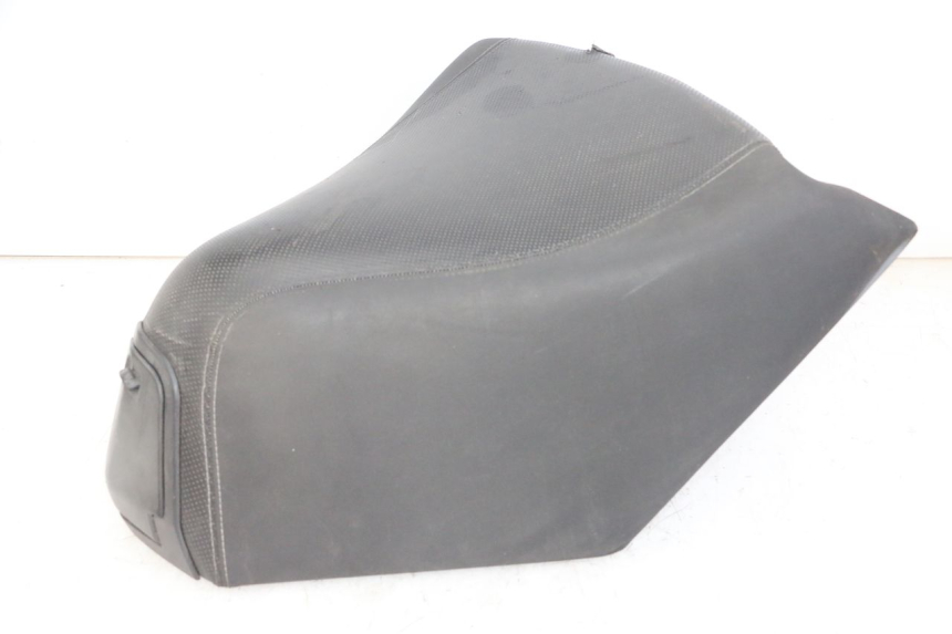 photo de SELLA ANTERIORE PEUGEOT SATELIS 125 (2013 - 2018) - Primo piano ad alta risoluzione