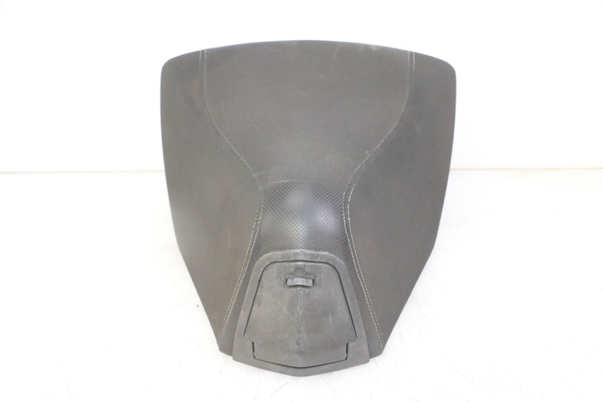 photo de SELLA ANTERIORE PEUGEOT SATELIS 125 (2013 - 2018) - Dettagli dei punti di fissaggio