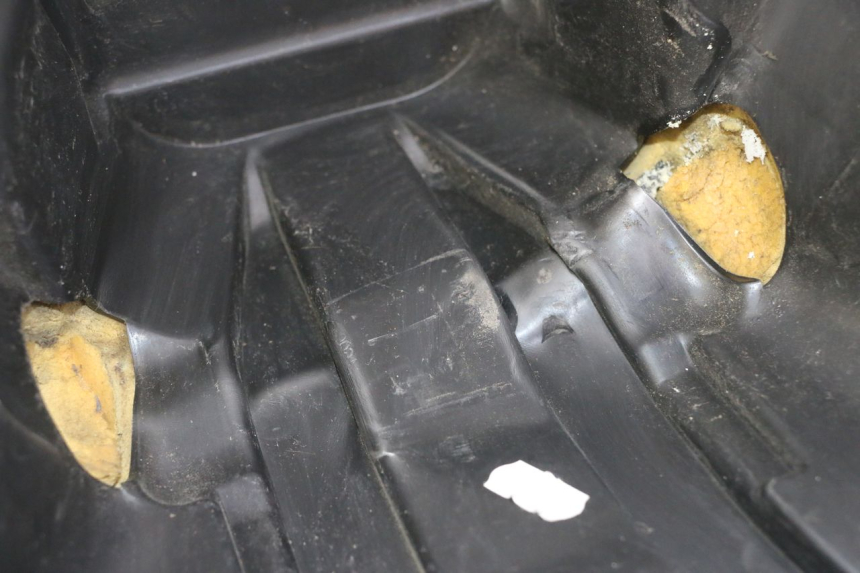 photo de SELLA ANTERIORE PEUGEOT SATELIS 125 (2013 - 2018) - Zoom sullo stato d'uso