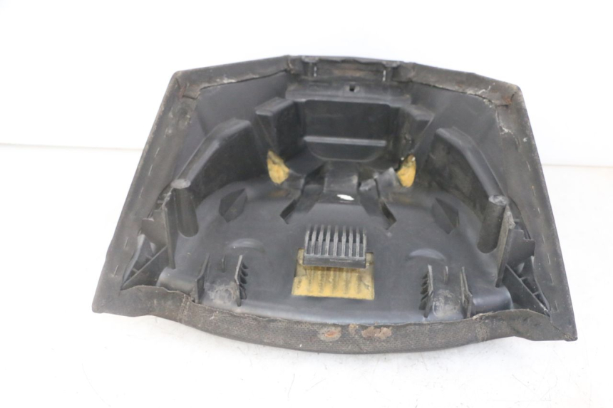 photo de SELLA ANTERIORE PEUGEOT SATELIS 125 (2013 - 2018) - Dettagli dei punti di fissaggio