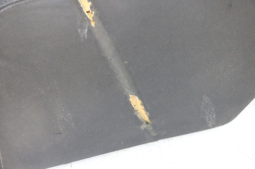 photo de SELLA ANTERIORE PEUGEOT SATELIS 125 (2013 - 2018) - Marcature e riferimenti originali