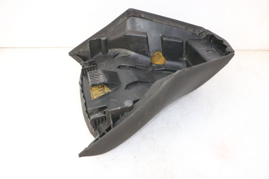 photo de SELLE ANTERIORE PEUGEOT SATELIS 125 (2010 - 2012) - Dettaglio del componente