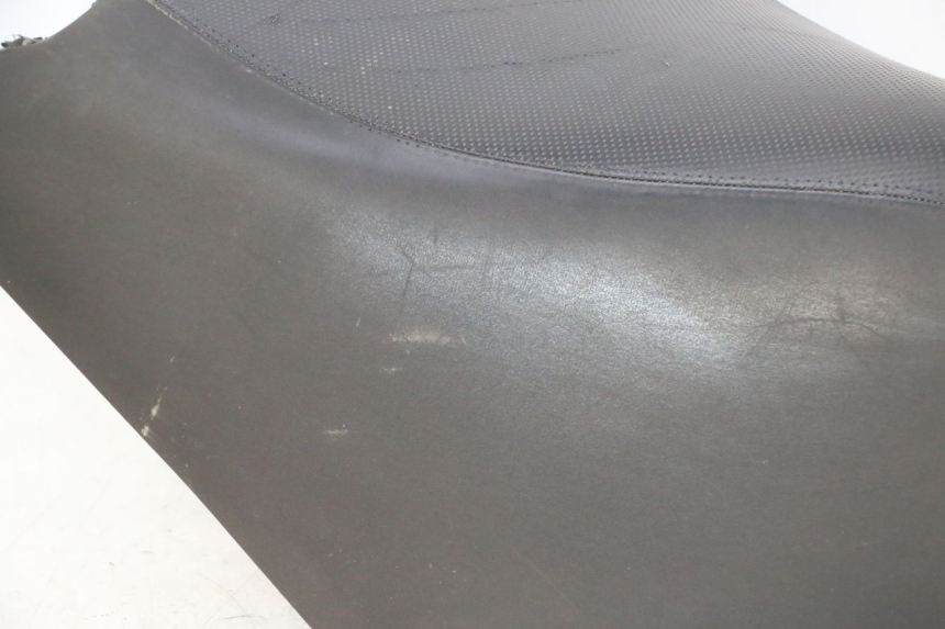 photo de SELLE ANTERIORE PEUGEOT SATELIS 125 (2010 - 2012) - Ispezione visiva dettagliata