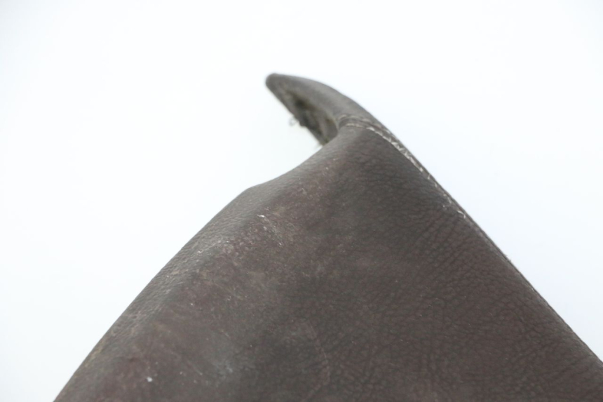 photo de SELLE ANTERIORE PEUGEOT SATELIS 125 (2006 - 2009) - Primo piano ad alta risoluzione