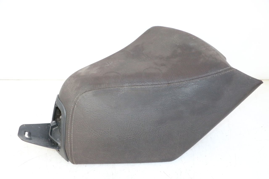 photo de SELLE ANTERIORE PEUGEOT SATELIS 125 (2006 - 2009) - Stato della superficie e materiale