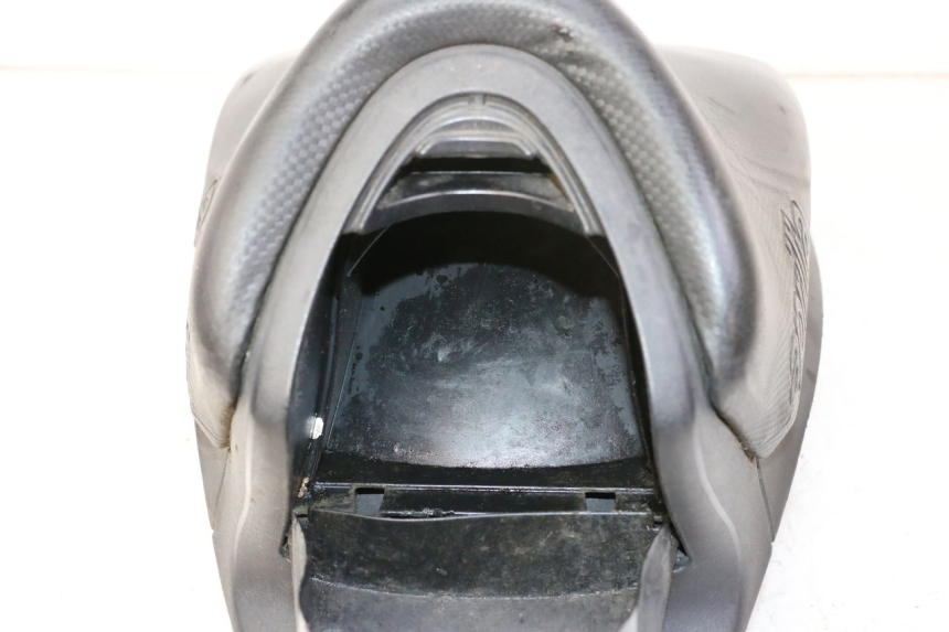 photo de SELLE ANTERIORE APRILIA SR R 2T LC 50 (2018 - 2021) - Caratteristiche distintive