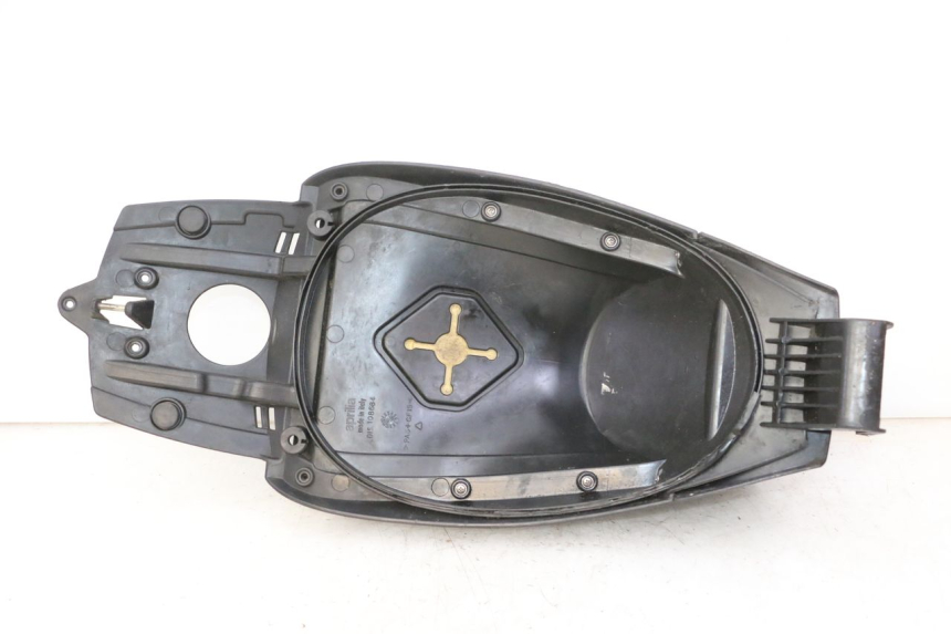 photo de SELLE ANTERIORE APRILIA SR R 2T LC 50 (2018 - 2021) - Dettagli dei punti di fissaggio