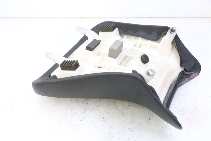 photo de SELLA ANTERIORE SUZUKI SV S 650 (2003 - 2009) - Dettagli dei punti di fissaggio