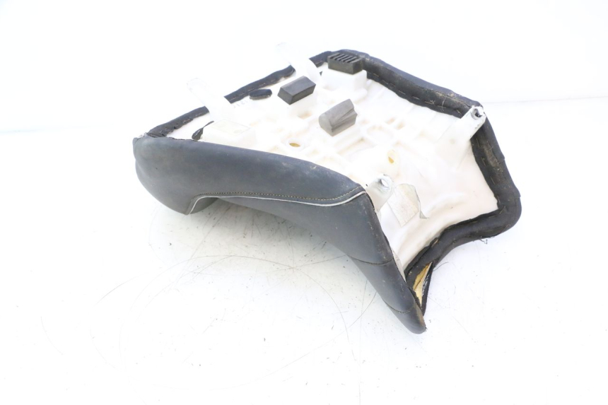 photo de SELLA ANTERIORE SUZUKI SV S 650 (2003 - 2009) - Dettagli dei punti di fissaggio